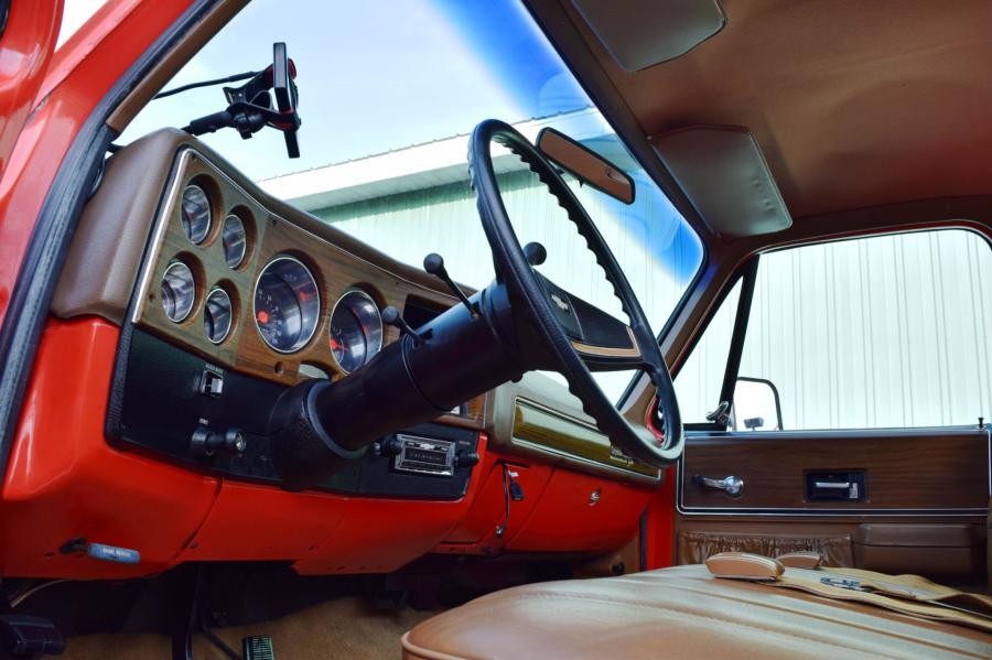 Интерьер Chevrolet C10 Cheyenne Super 1974 года  (фото 176 из 365)